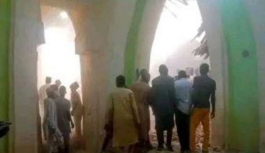Nijerya’da 186 senelik zamanı cami çöktü: 10 ölü