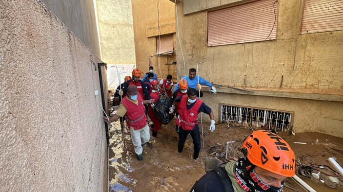 Libya’da sel! İHH 15 kişilik ekibiyle yıkım bölgesinde