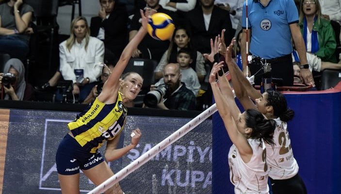 Fenerbahçe’yi yenen Vakıfbank, Şampiyonlar Kupası’nı kazanmıştır
